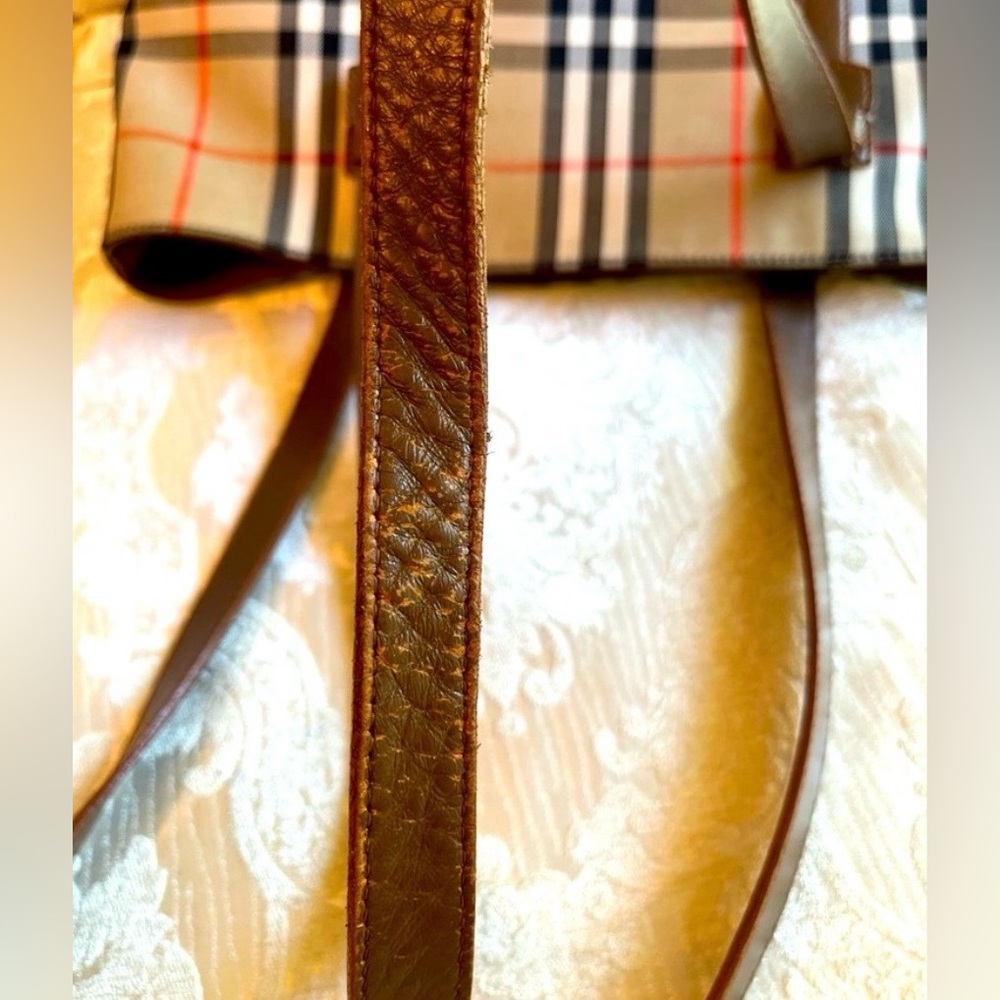 Burberry Tote Nova Check Pattern. Good used vintage condition.Great deal. - Picture 14 of 14